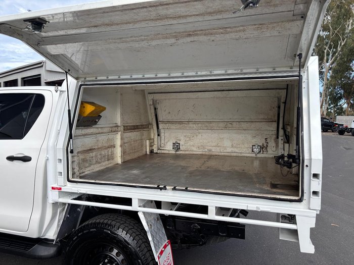 2022 Toyota Hilux SR