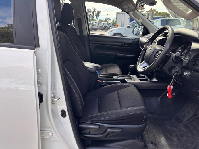 2022 Toyota Hilux SR