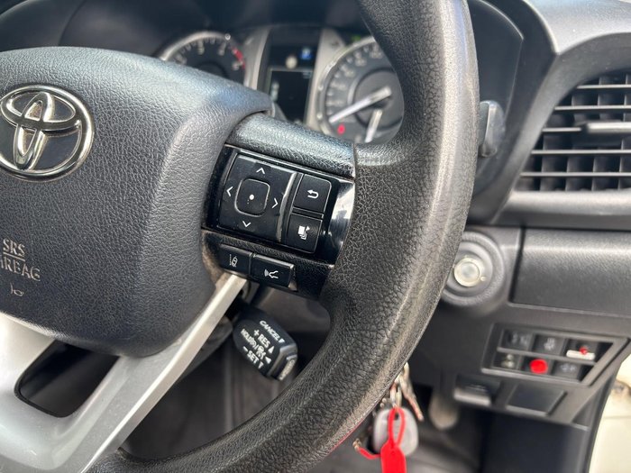 2022 Toyota Hilux SR