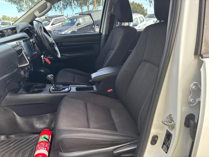 2022 Toyota Hilux SR