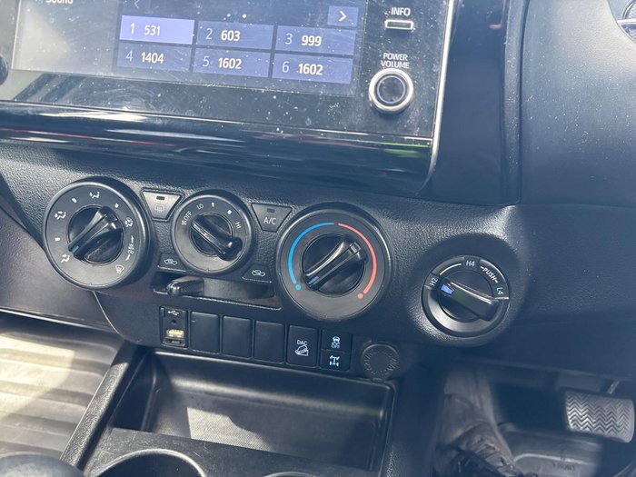 2022 Toyota Hilux SR