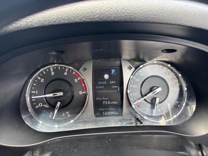 2022 Toyota Hilux SR