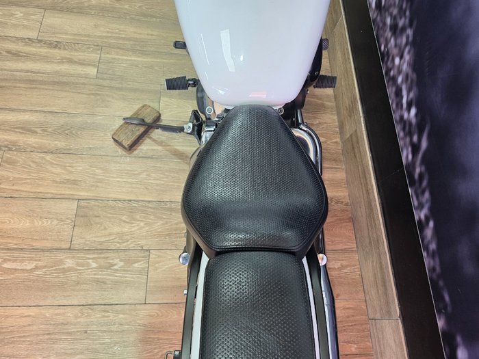 2016 Yamaha XVS650 V-STAR CUSTOM WHITE