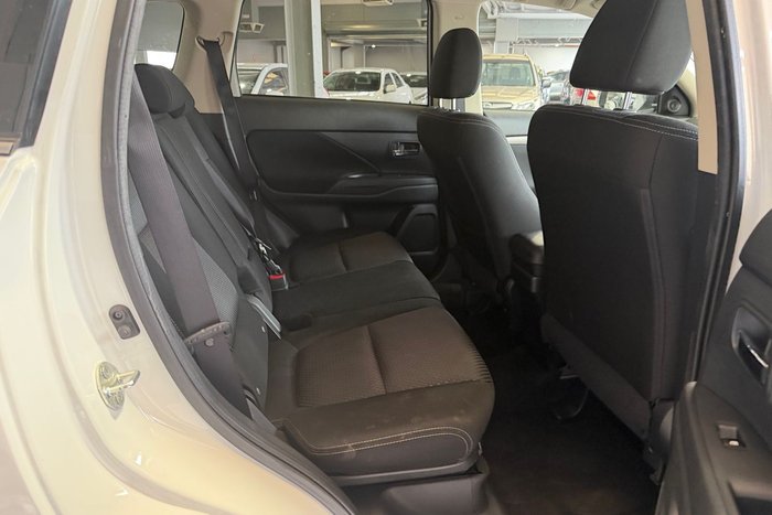 2015 Mitsubishi Outlander LS