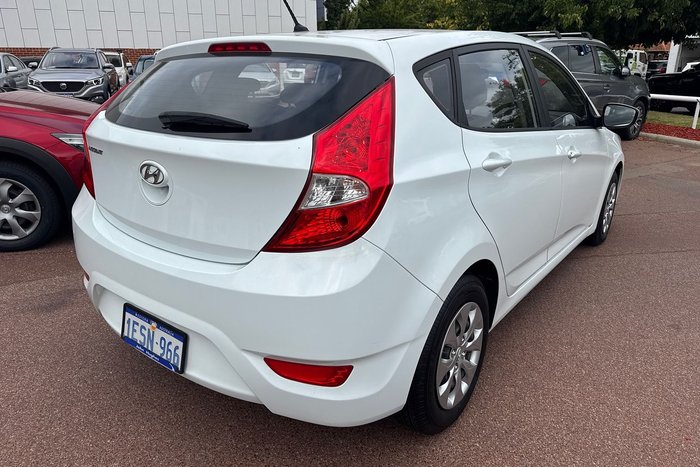 2015 Hyundai Accent Active