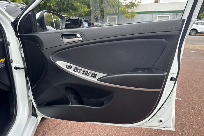 2015 Hyundai Accent Active