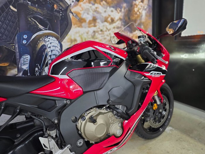2017 Honda CBR1000RR (FIREBLADE) SP ABS RED