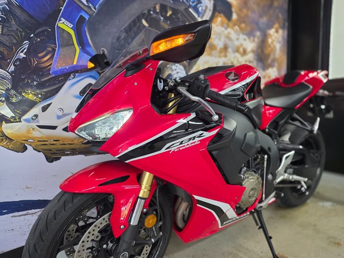 2017 Honda CBR1000RR (FIREBLADE) SP ABS RED