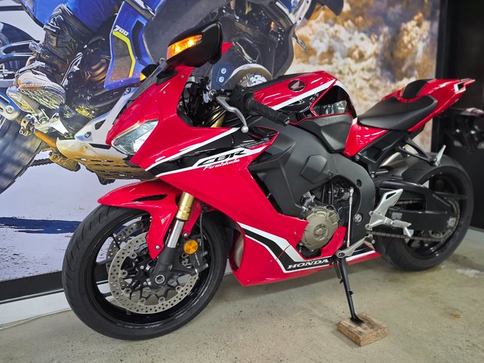 2017 Honda CBR1000RR (FIREBLADE) SP ABS RED