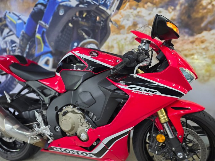2017 Honda CBR1000RR (FIREBLADE) SP ABS RED