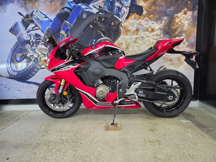 2017 Honda CBR1000RR (FIREBLADE) SP ABS RED
