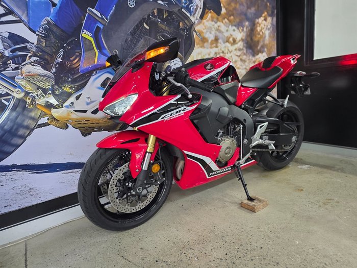 2017 Honda CBR1000RR (FIREBLADE) SP ABS RED