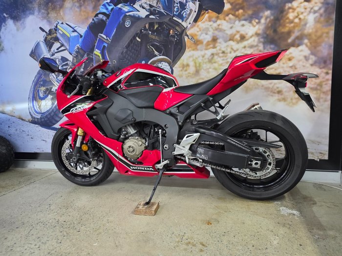 2017 Honda CBR1000RR (FIREBLADE) SP ABS RED