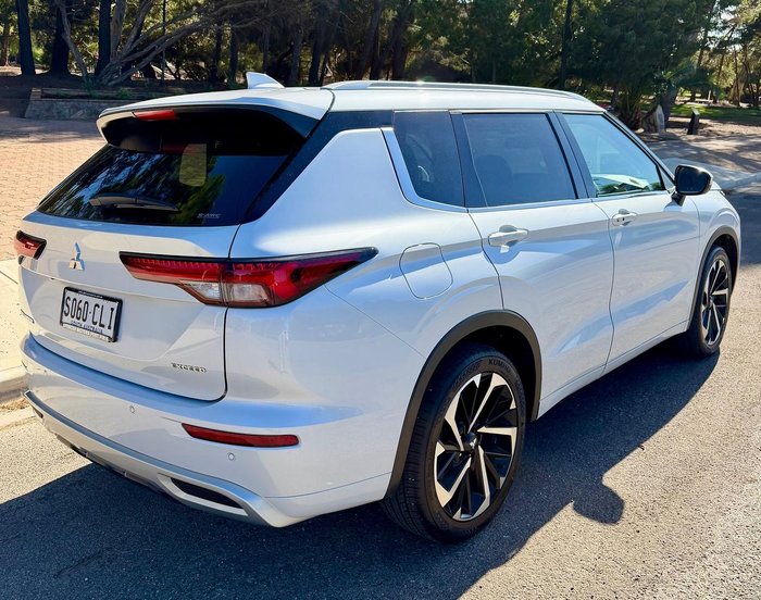 2021 Mitsubishi Outlander Exceed