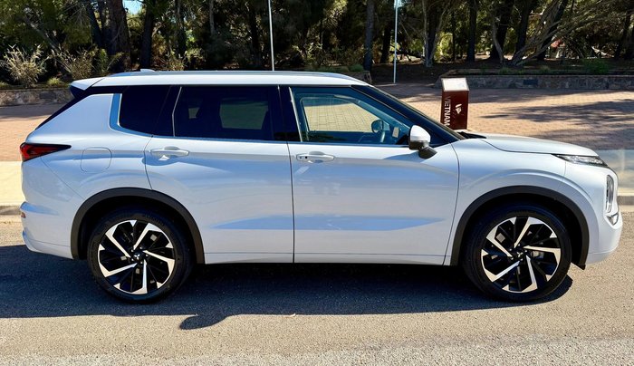 2021 Mitsubishi Outlander Exceed