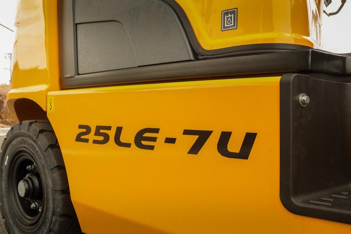 2026 Hyundai 25Le7u Yellow