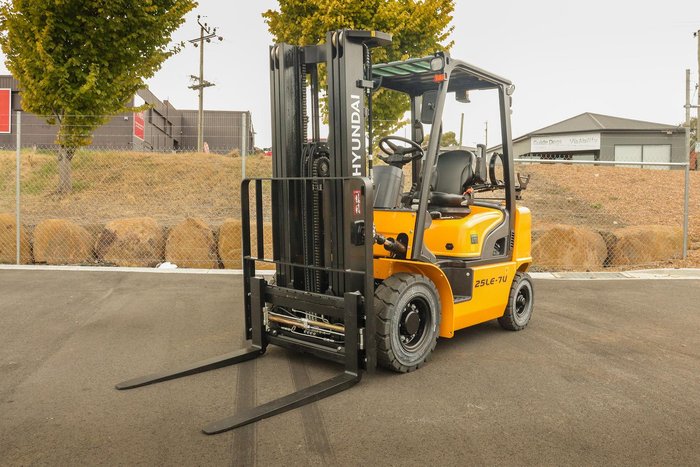 2026 Hyundai 25Le7u Yellow