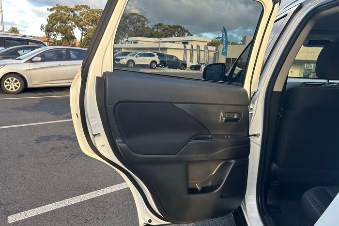 2019 Mitsubishi Outlander ES