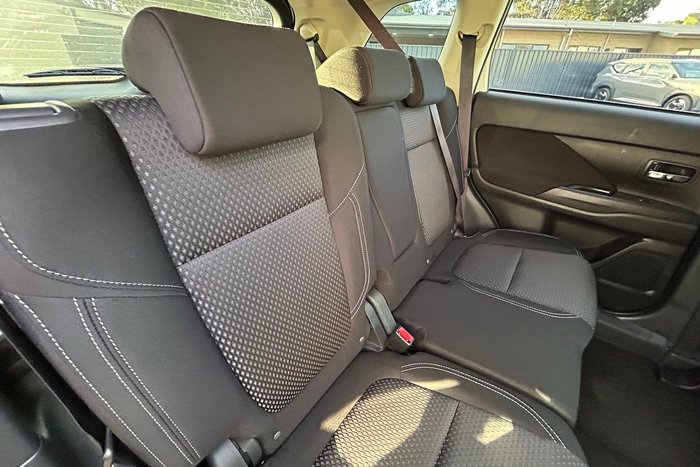 2019 Mitsubishi Outlander ES