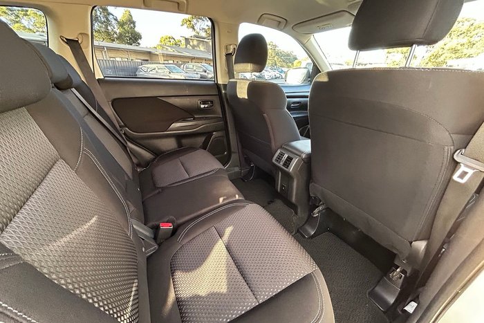 2019 Mitsubishi Outlander ES