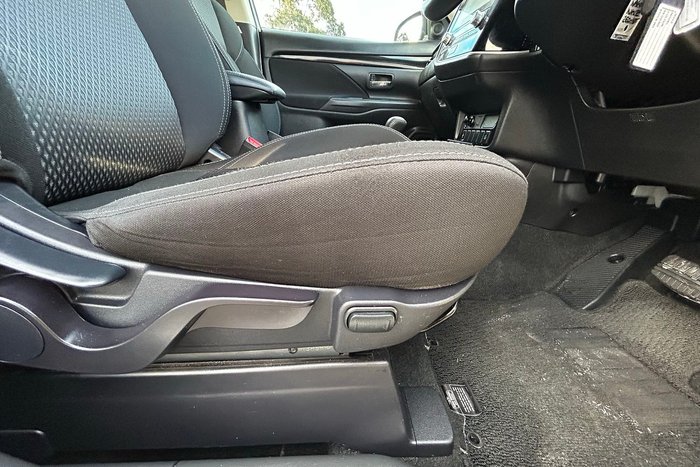 2019 Mitsubishi Outlander ES