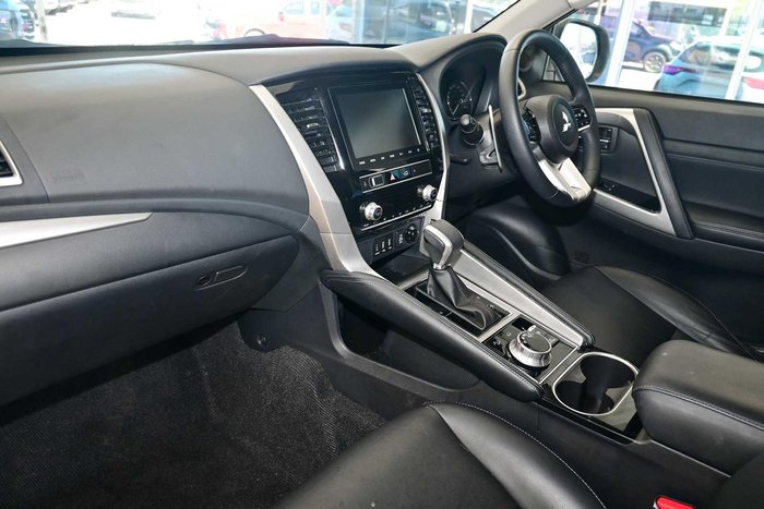 2025 Mitsubishi Pajero Sport GLS