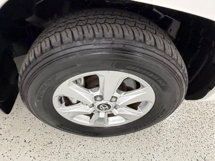 2024 Toyota Landcruiser GXL FJA300R 4X4 Dual Range Glacier White