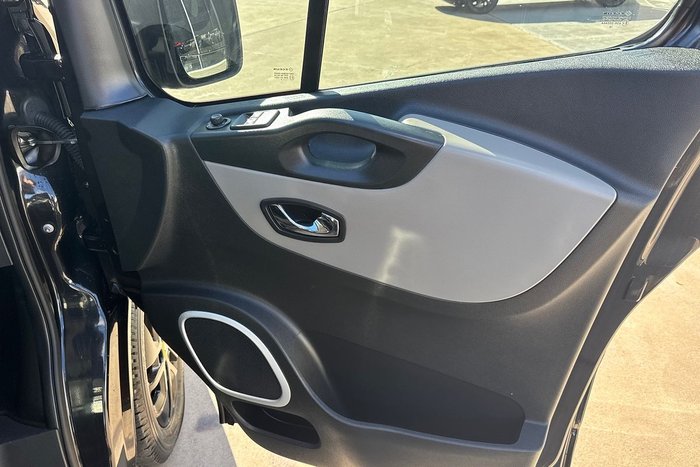 2018 Renault Trafic Formula Edition X82