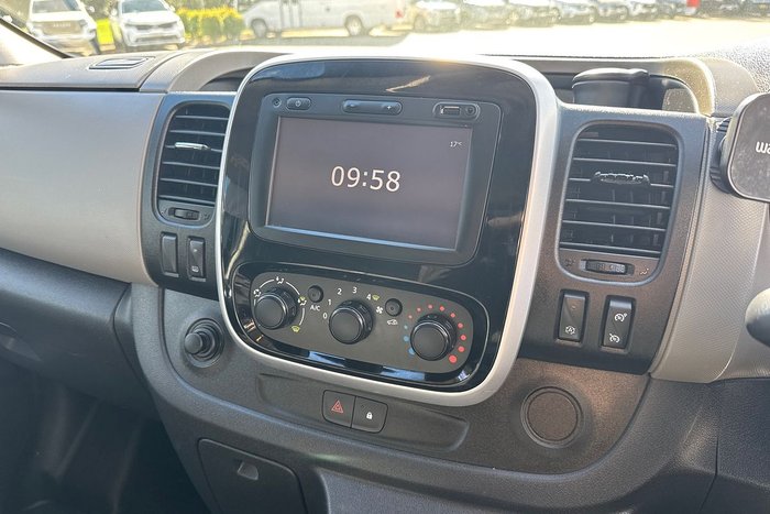 2018 Renault Trafic Formula Edition X82