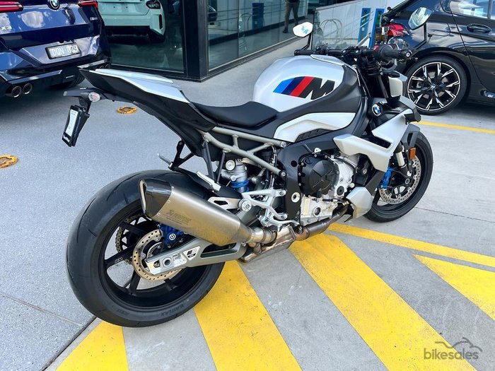 2025 BMW