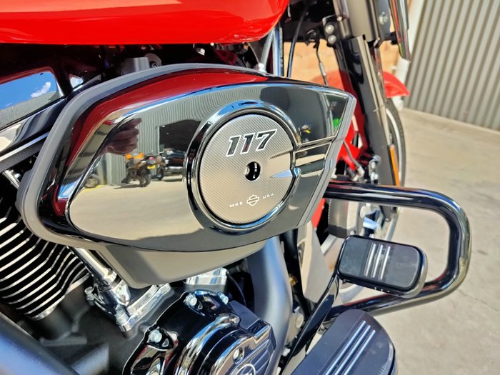 2026 HARLEY-DAVIDSON STREET GLIDE 117 (FLHX) ROAD BLOOD ORANGE