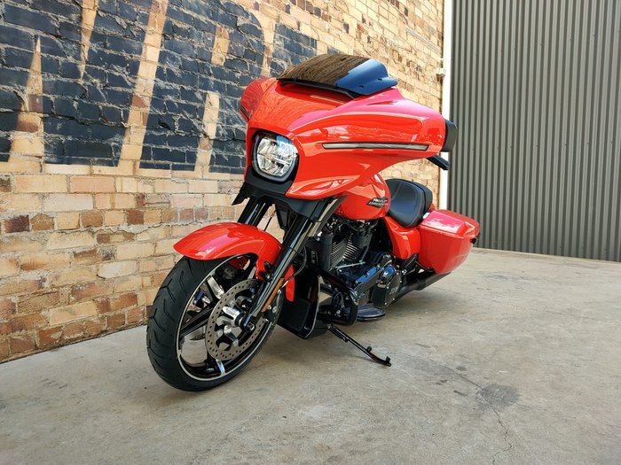2026 HARLEY-DAVIDSON STREET GLIDE 117 (FLHX) ROAD BLOOD ORANGE