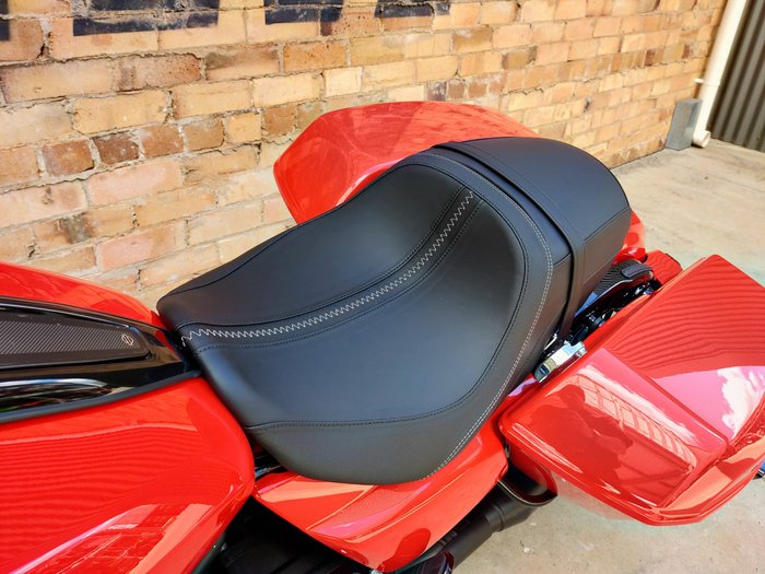 2026 HARLEY-DAVIDSON STREET GLIDE 117 (FLHX) ROAD BLOOD ORANGE