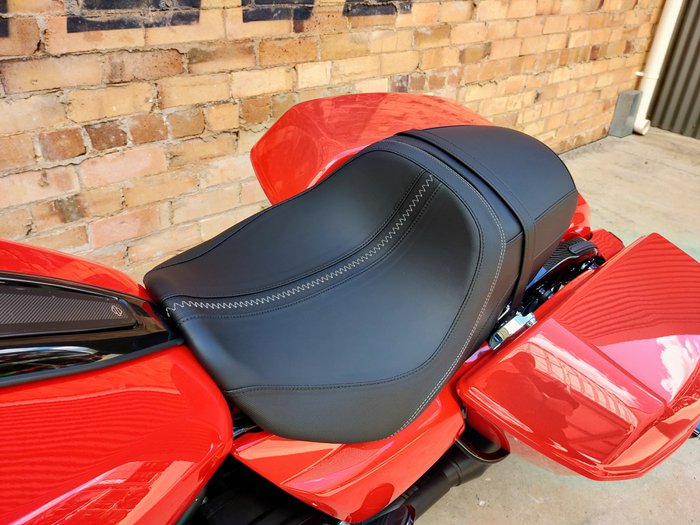 2026 HARLEY-DAVIDSON STREET GLIDE 117 (FLHX) ROAD BLOOD ORANGE