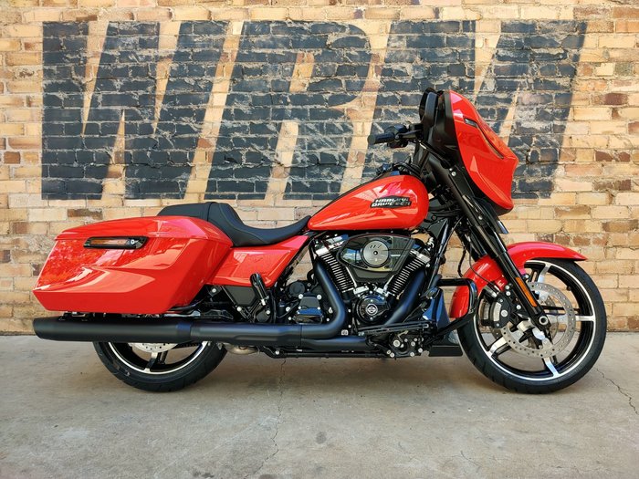 2026 HARLEY-DAVIDSON STREET GLIDE 117 (FLHX) ROAD BLOOD ORANGE