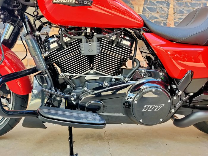 2026 HARLEY-DAVIDSON STREET GLIDE 117 (FLHX) ROAD BLOOD ORANGE