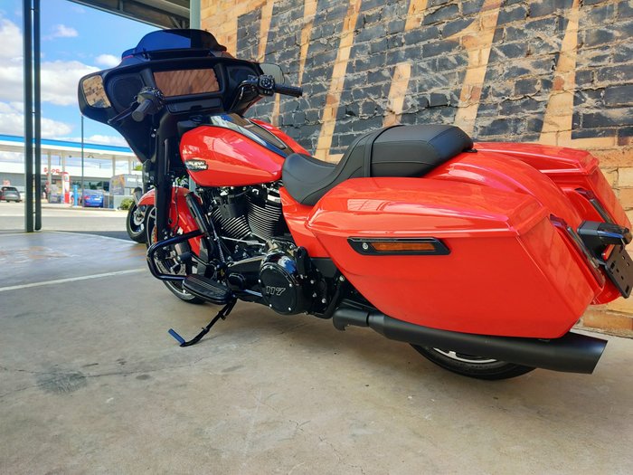 2026 HARLEY-DAVIDSON STREET GLIDE 117 (FLHX) ROAD BLOOD ORANGE