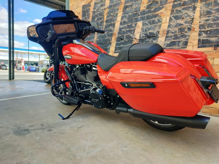 2026 HARLEY-DAVIDSON STREET GLIDE 117 (FLHX) ROAD BLOOD ORANGE