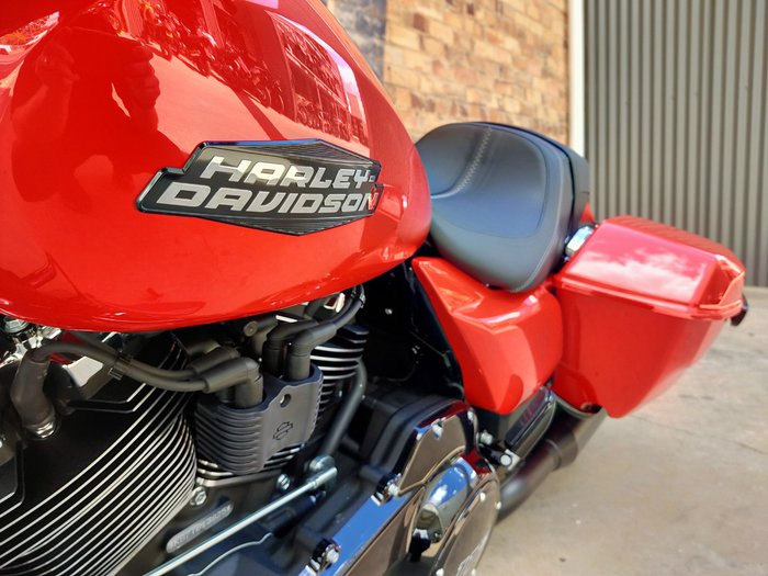 2026 HARLEY-DAVIDSON STREET GLIDE 117 (FLHX) ROAD BLOOD ORANGE
