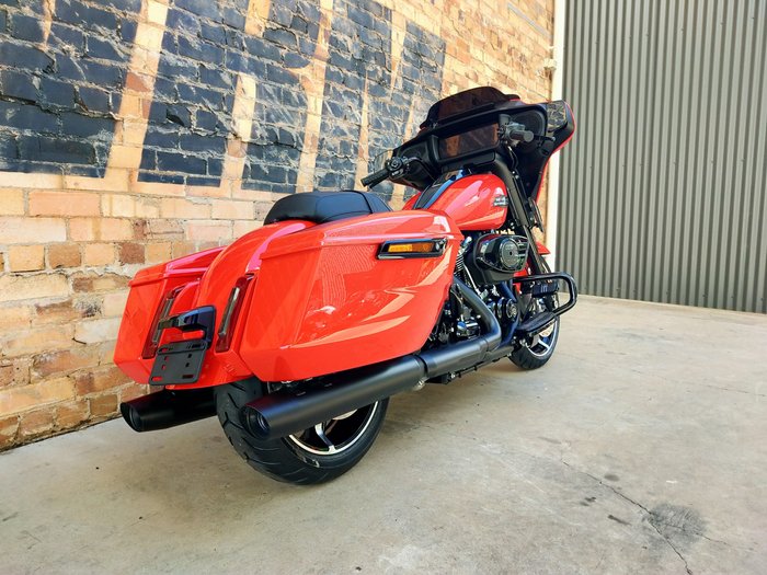 2026 HARLEY-DAVIDSON STREET GLIDE 117 (FLHX) ROAD BLOOD ORANGE