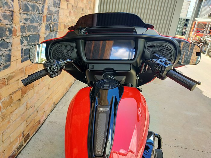 2026 HARLEY-DAVIDSON STREET GLIDE 117 (FLHX) ROAD BLOOD ORANGE