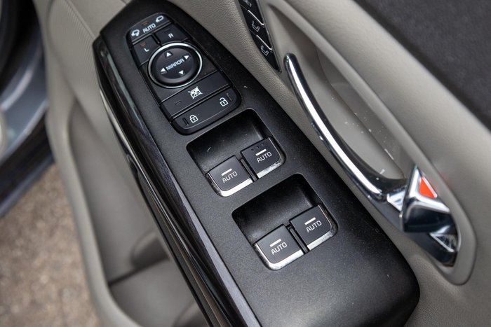 2016 Kia Carnival Platinum