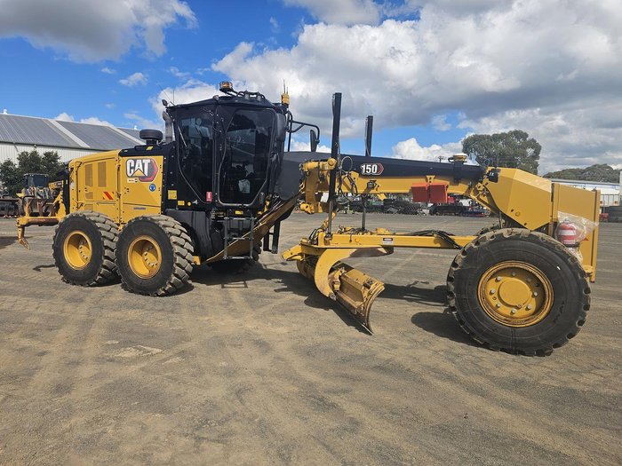2023 CAT 150 Awd - Mastless Gps