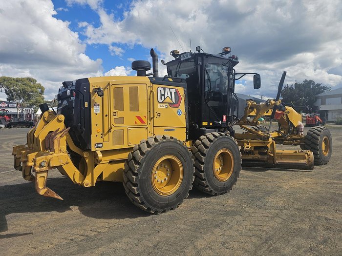2023 CAT 150 Awd - Mastless Gps