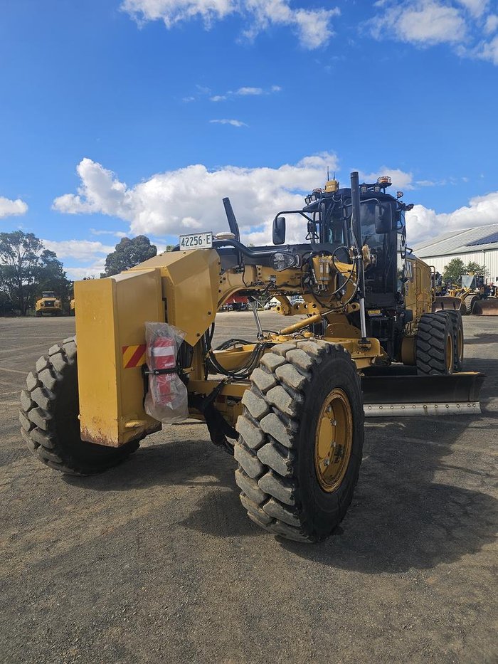 2023 CAT 150 Awd - Mastless Gps