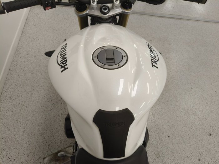 2016 Triumph STREET TRIPLE White