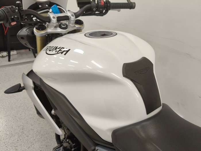 2016 Triumph STREET TRIPLE White