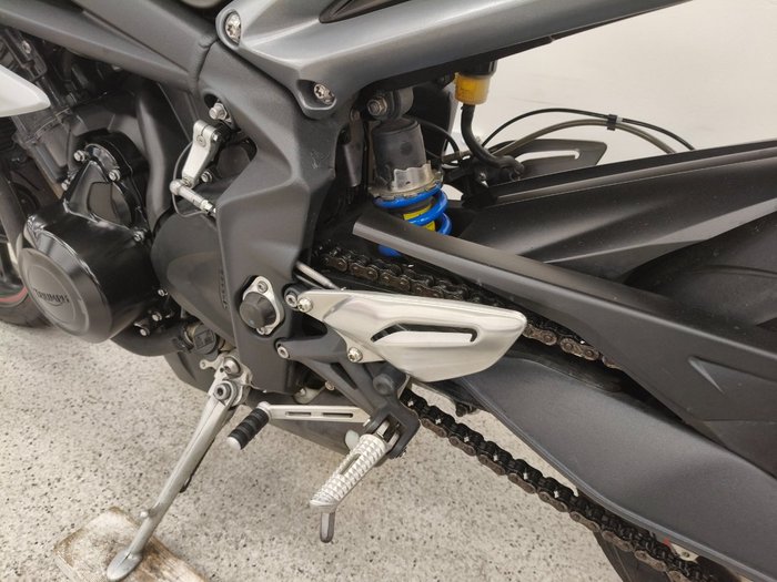 2016 Triumph STREET TRIPLE White