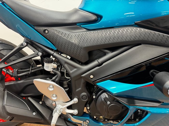 2021 Yamaha YZF-R3 BLUE