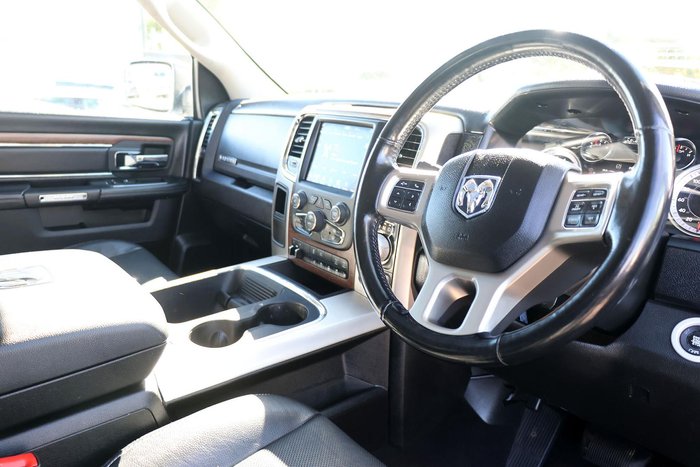 2020 RAM 1500 Laramie DS MY19 4X4 Dual Range Bright White